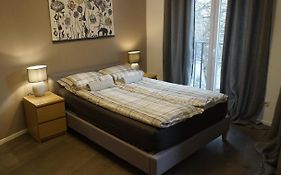 Modern Apartment At European Quarter